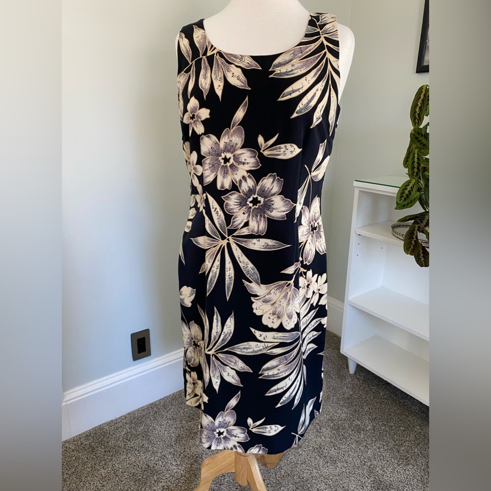 Dress Barn Ivory/Black sleeveless dress. Size 8